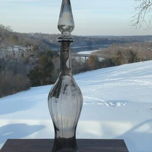 Sleek Glass Art Sculpture in Gray